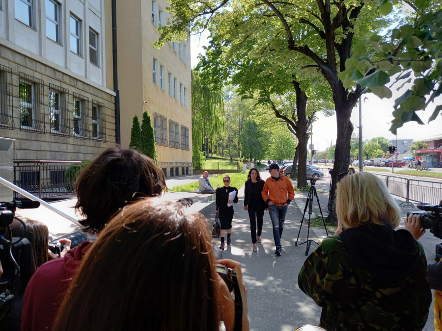 MUK ISPRED SPECIJALNOG SUDA Članovi kriminalne grupe Veljka Belivuka dovedeni u pratnji žandarmerije u pet marica (VIDEO)