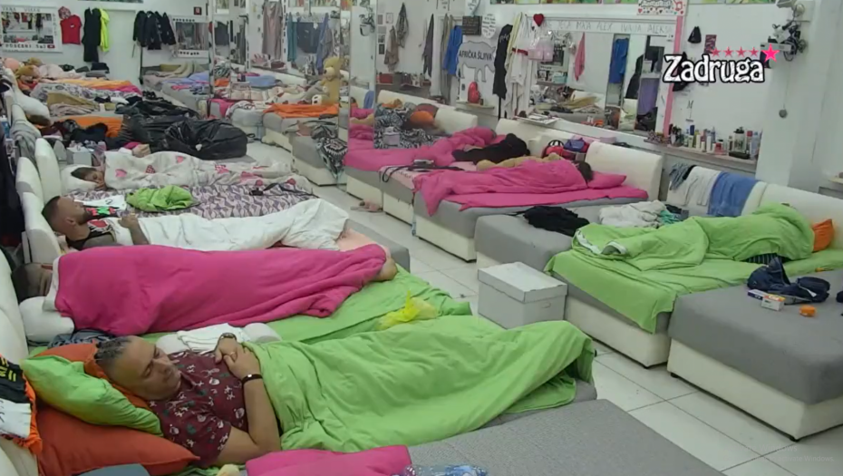 PRETRES IH DOTUKAO Veliki šef dao sve od sebe da probudi zadrugare, a evo kako su oni reagovali