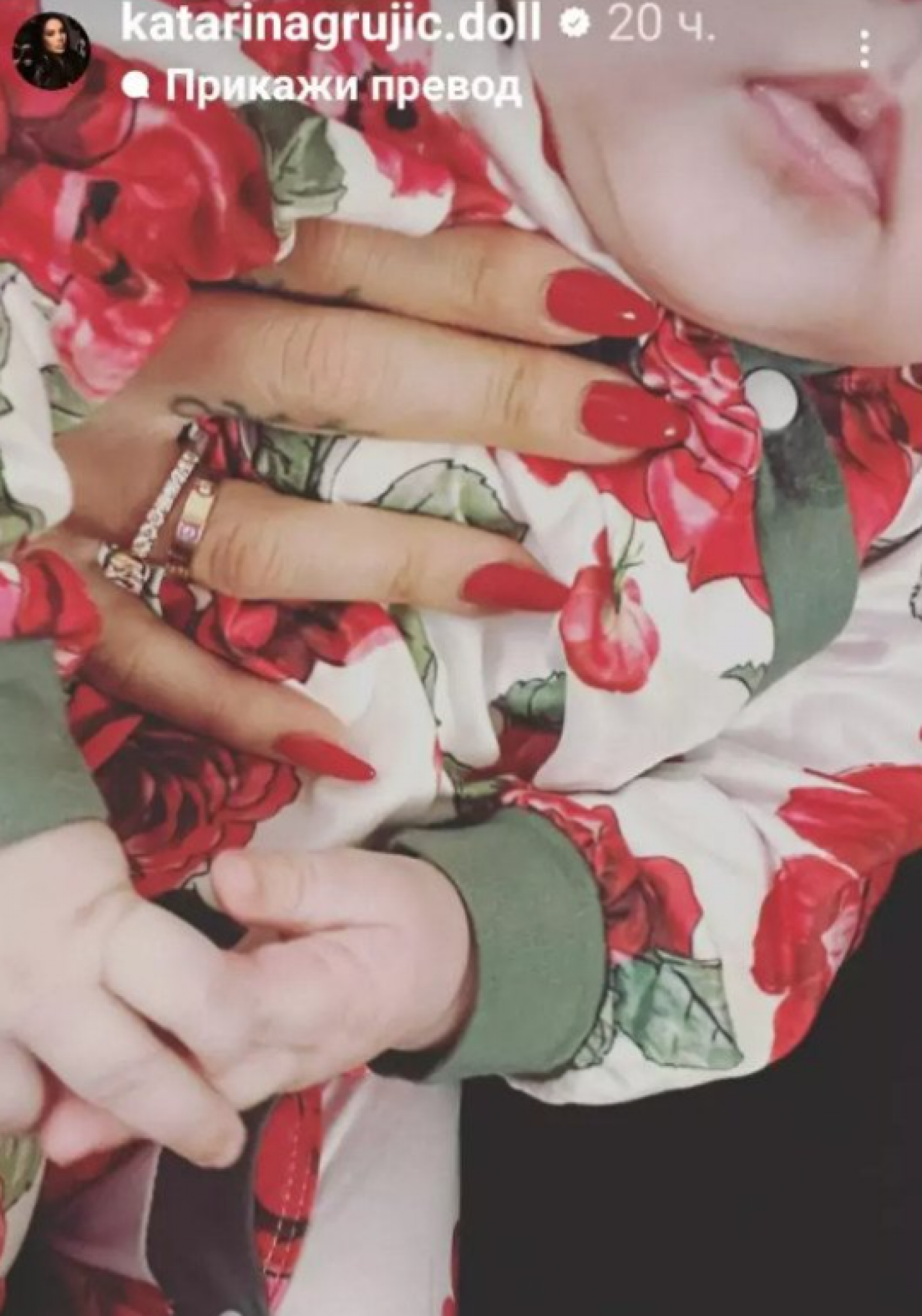 NASLEDNICA KAĆE I GOBELJE Pevačica raznežila javnost fotografijom ćerke