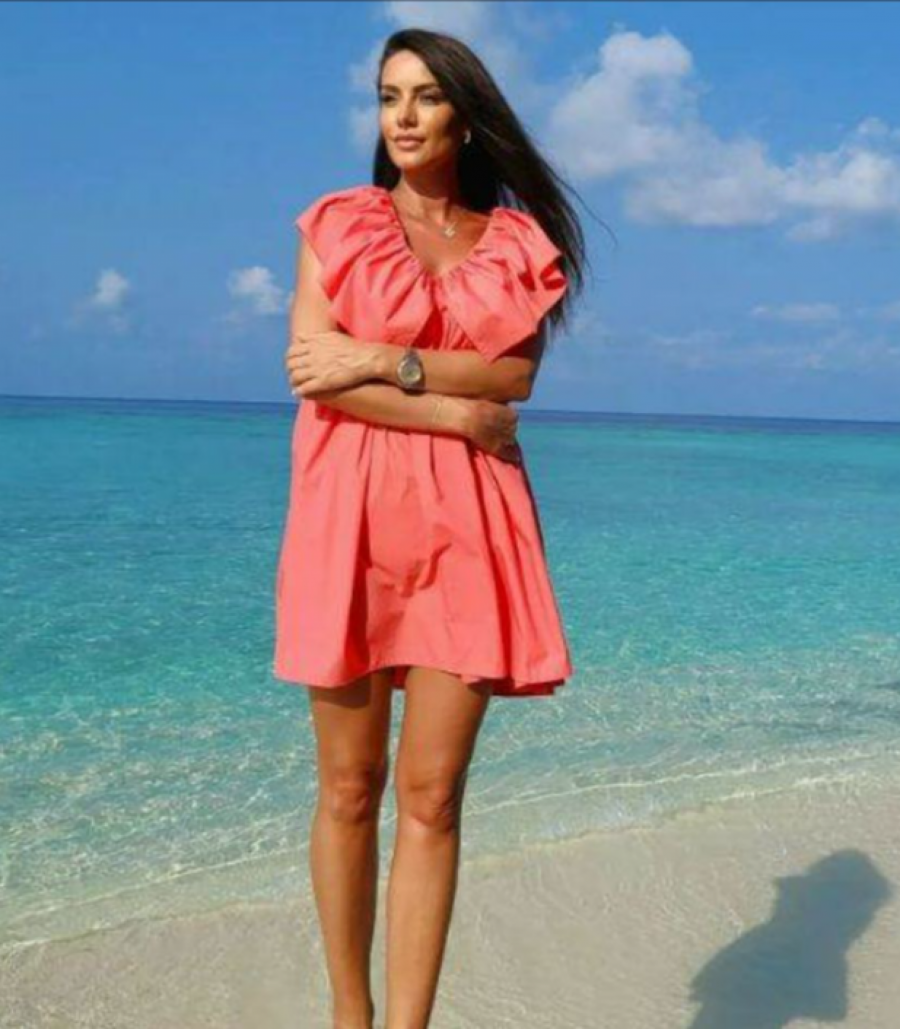 U BRAKU JE BILA 365 DANA I POVUKLA SE IZ JAVNOSTI Katarina Šišmanović pokazala kako uživa na egzotičnoj destinaciji, pa sve raspametila dugim nogama (FOTO)