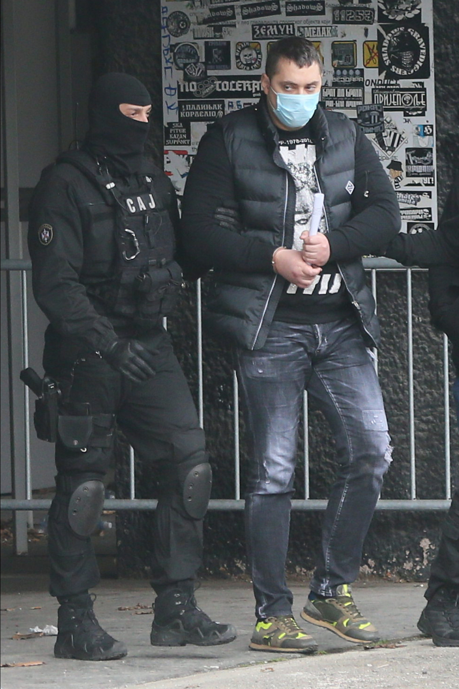 PALA ZVICEROVA KRTICA IZ POLICIJE! Dolijao korumpirani službenik Agencije za nacionalnu bezbednost u Crnoj Gori (FOTO)