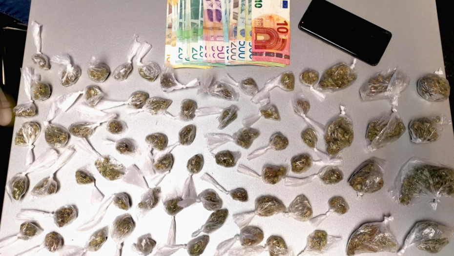 PAO DILER NA ZVEZDARI Policija pronašla 100 grama marihuane (FOTO)