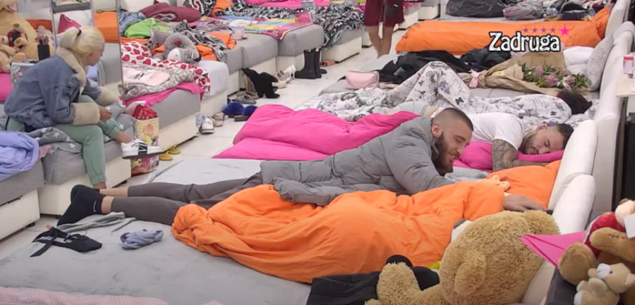 BESNA OD RANOG JUTRA Mensur trči oko Milice, ona hladna, pa odmah počeo da uslišava njene želje