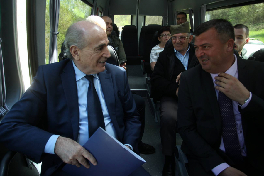 DRŽAVA REŠILA PROBLEM GRAĐANA Minibusom kroz kuršumlijska sela