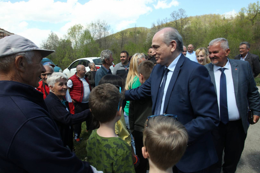 DRŽAVA REŠILA PROBLEM GRAĐANA Minibusom kroz kuršumlijska sela