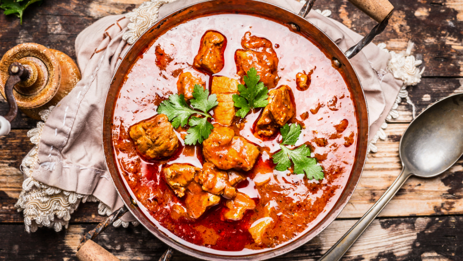 U TRENU ĆE NESTATI SA VAŠE TRPEZE Prolećni gulaš je jelo bez konkurencije, prava harmonija ukusa!