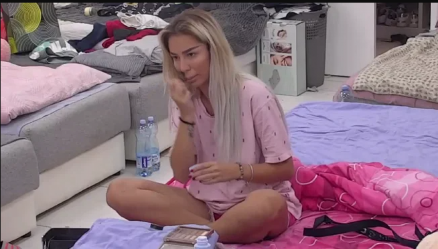 ZAR I TI CRNA ALEKS? Nikolićeva iskopirala Dalilinu tehniku crtanja obrva, pa naišla na žestoke prozivke (FOTO)