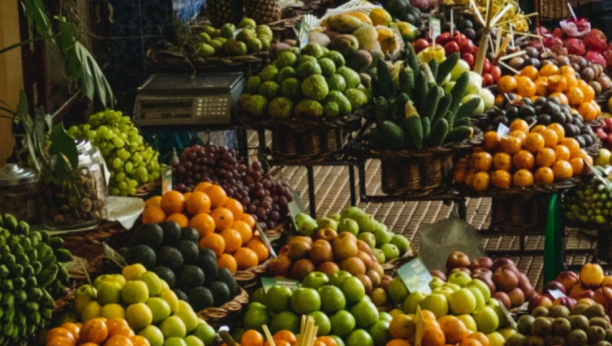 OVO VOĆE UNIŠTAVA HOLESTEROL, ALI LEKARI SAVETUJU DA BUDEMO OPREZNI Ako konzumiramo na pogrešan način može da izazove trovanje i smrt!