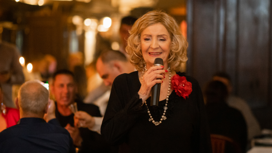 UHVATILA MUŽA I LJUBAVNICU U KREVETU Lepa Lukić progovorila o tome šta je zadesilo: Golu sam je izbacila napolje!