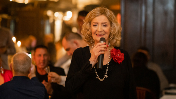 U BEOGRAD DOŠLA GOLA I BOSA Lepa Lukić udavala se dva puta, drugom mužu uzela svu imovinu, a za njim je najviše patila