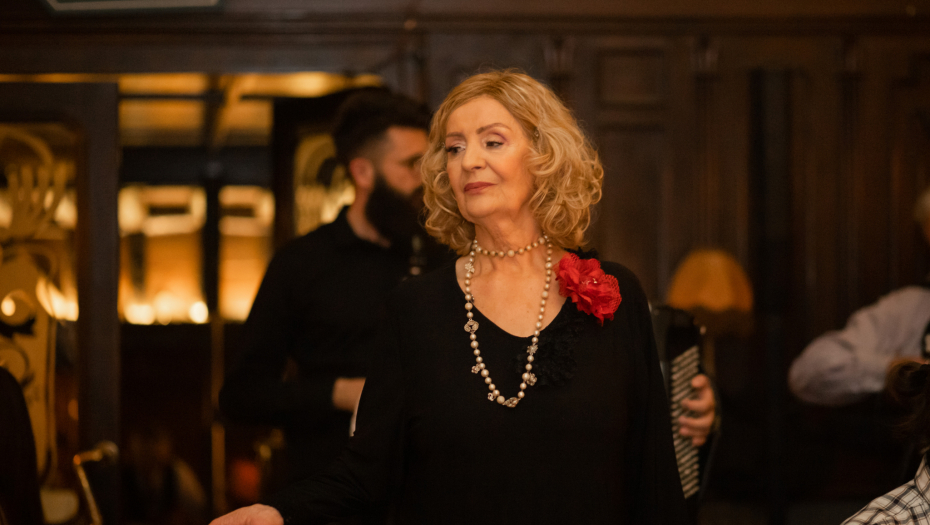 UHVATILA MUŽA I LJUBAVNICU U KREVETU Lepa Lukić progovorila o tome šta je zadesilo: Golu sam je izbacila napolje!