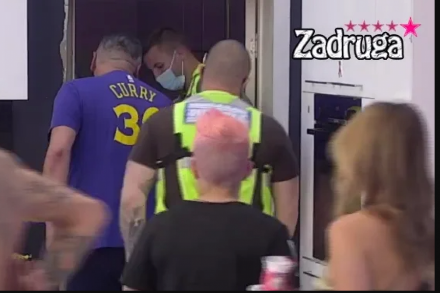 JE*EM TI TATU U INVALIDSKIM KOLICIMA Sramotno ponašanje Mikija Đuričića, najgnusnije izvređao cimerku, obezbeđenje reagovalo (FOTO)