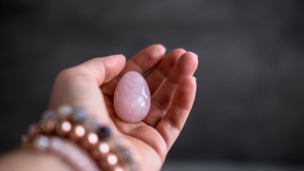 KAKO KRISTALI UTIČU NA LJUDE? Mnogi tvrde da im je sve krenulo nabolje čim su ga stavili oko ruke!