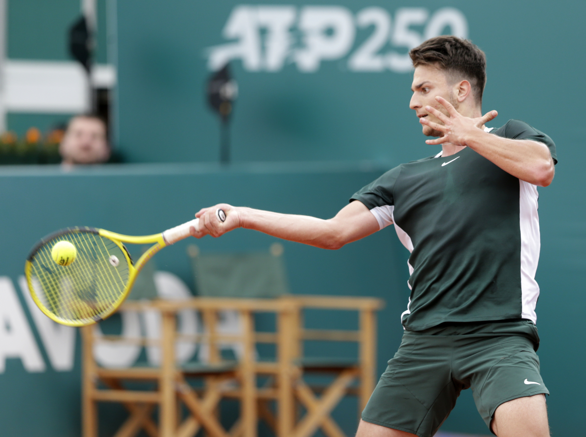 SRBIN PAO POSLE DRAME Kecmanović propustio dve meč lopte, pa završio učešće u Rimu