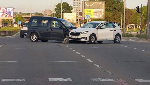 SUDAR KOD BUVLJAKA Lakša saobraćajna nezgoda u Beogradu