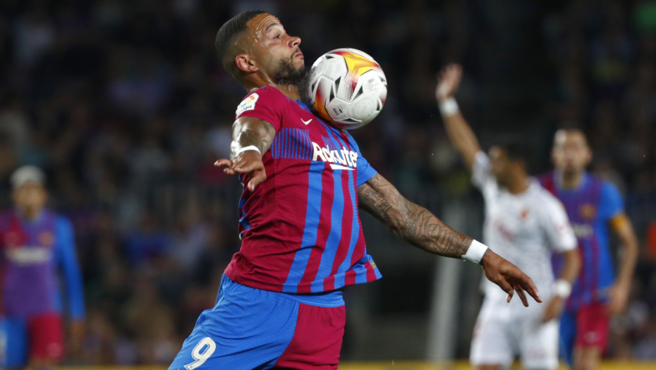 NESTVARNE SCENE U ŠPANIJI Predsednik naterao igrače i trenera da kleče nakon ispadanja iz lige (VIDEO)