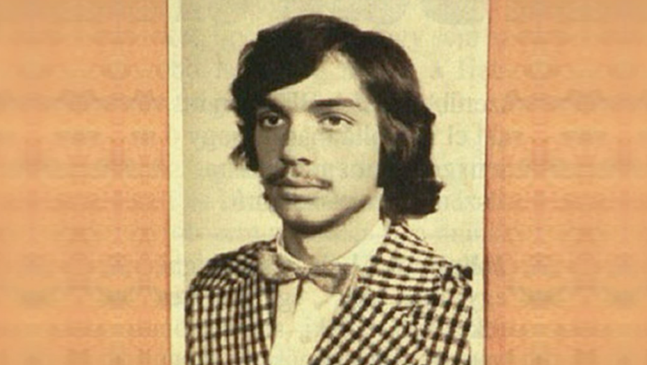 NEMOGUĆE JE POGODITI Ovaj mladić je danas slavan političar, svi ga znamo, ali se potpuno promenio (FOTO)