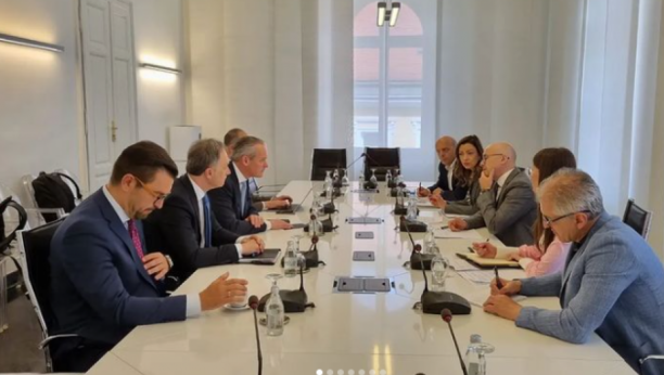 LEPE VESTI ZA NOVOSAĐANE! Vučević: Gradićemo javne garaže iza zgrade Banovine, u Ulici Modene, na Trgu republike i u Šafarikovoj