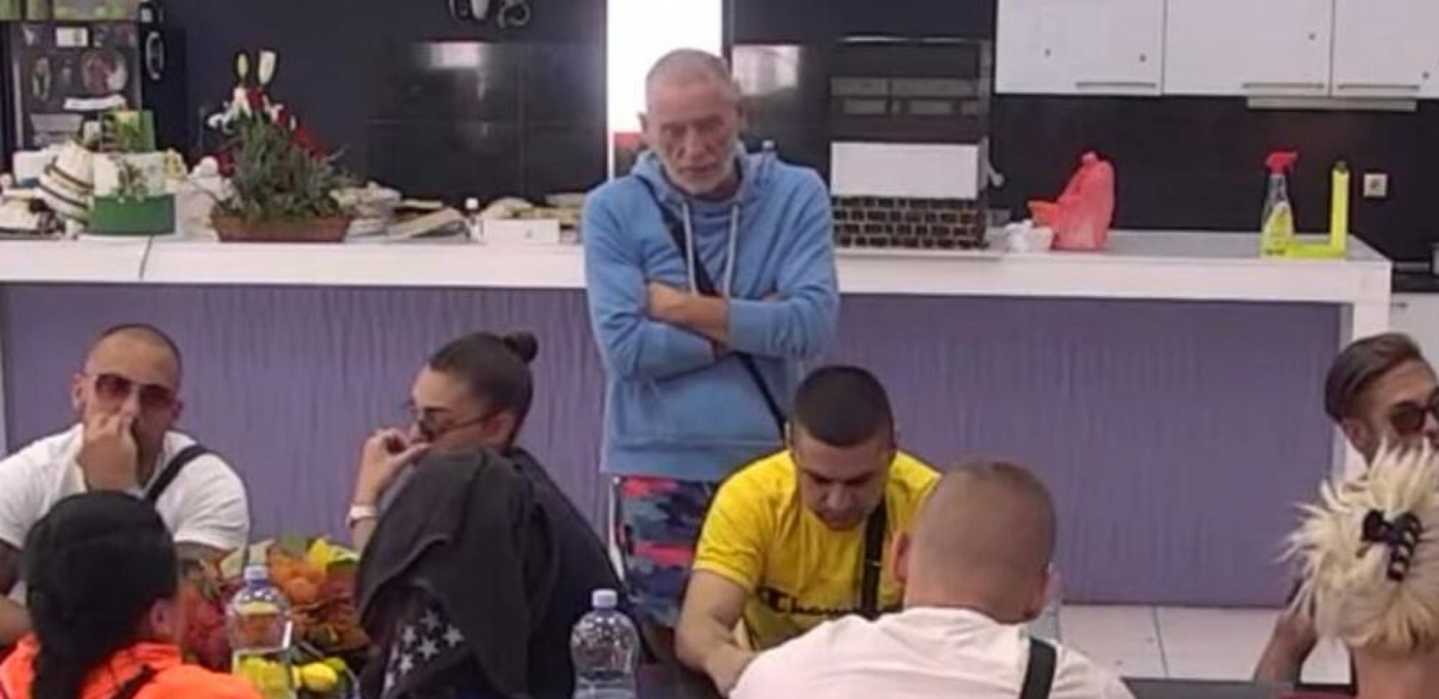 NIKAD ŽEŠĆE ZA CRNIM STOLOM Lepi Mića osudio Bebicu zbog Miljanine trudnoće, pa ga osramotio pred svima