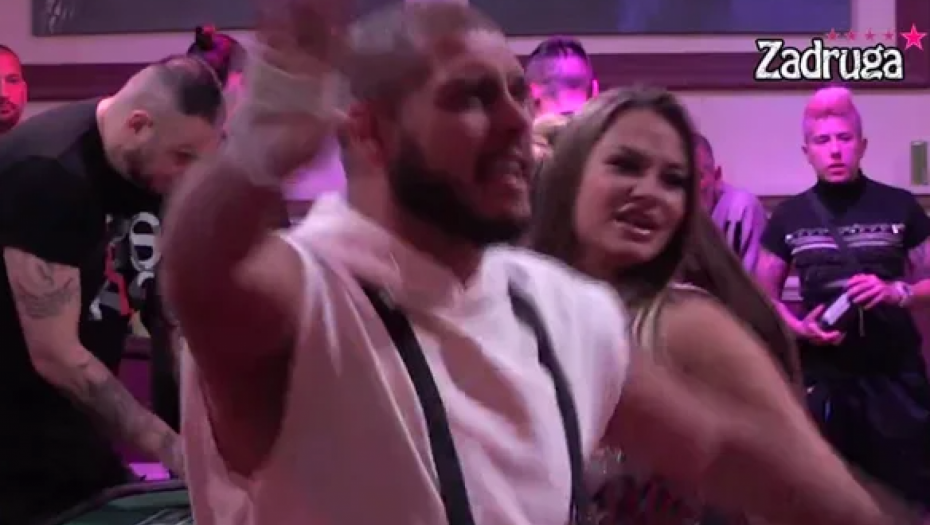 SA CARA PREŠLA NA DEJANA? Dragojević slavi raskid, Ana se ne odvaja od njega, Aleks pobesnela (FOTO)