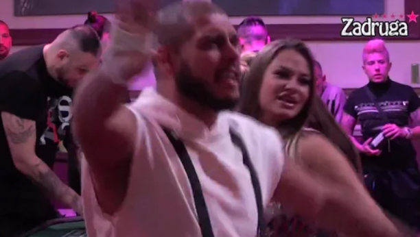 SA CARA PREŠLA NA DEJANA? Dragojević slavi raskid, Ana se ne odvaja od njega, Aleks pobesnela (FOTO)