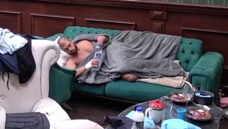 IGRA MAČKE I MIŠA Dejan beži od Aleks, a evo pored koga je našao svoj mir