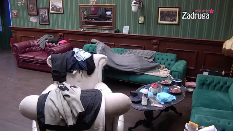 IGRA MAČKE I MIŠA Dejan beži od Aleks, a evo pored koga je našao svoj mir