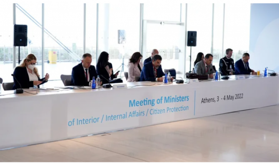 MINISTAR VULIN U ATINI: Očekujem da će proces povratka poštovanja međunarodnog prava krenuti upravo od Srbije