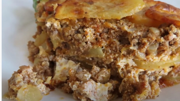 NAJBOLJI RECEPT ZA MUSAKU: Sočna sa hrskavim krompirima, idealna za porodični ručak
