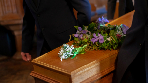 4 MESECA TELO BAKE LEŽALO NA PATOLOGIJI Komšije otkrile tužnu priču, sahranile je bivše koleginice