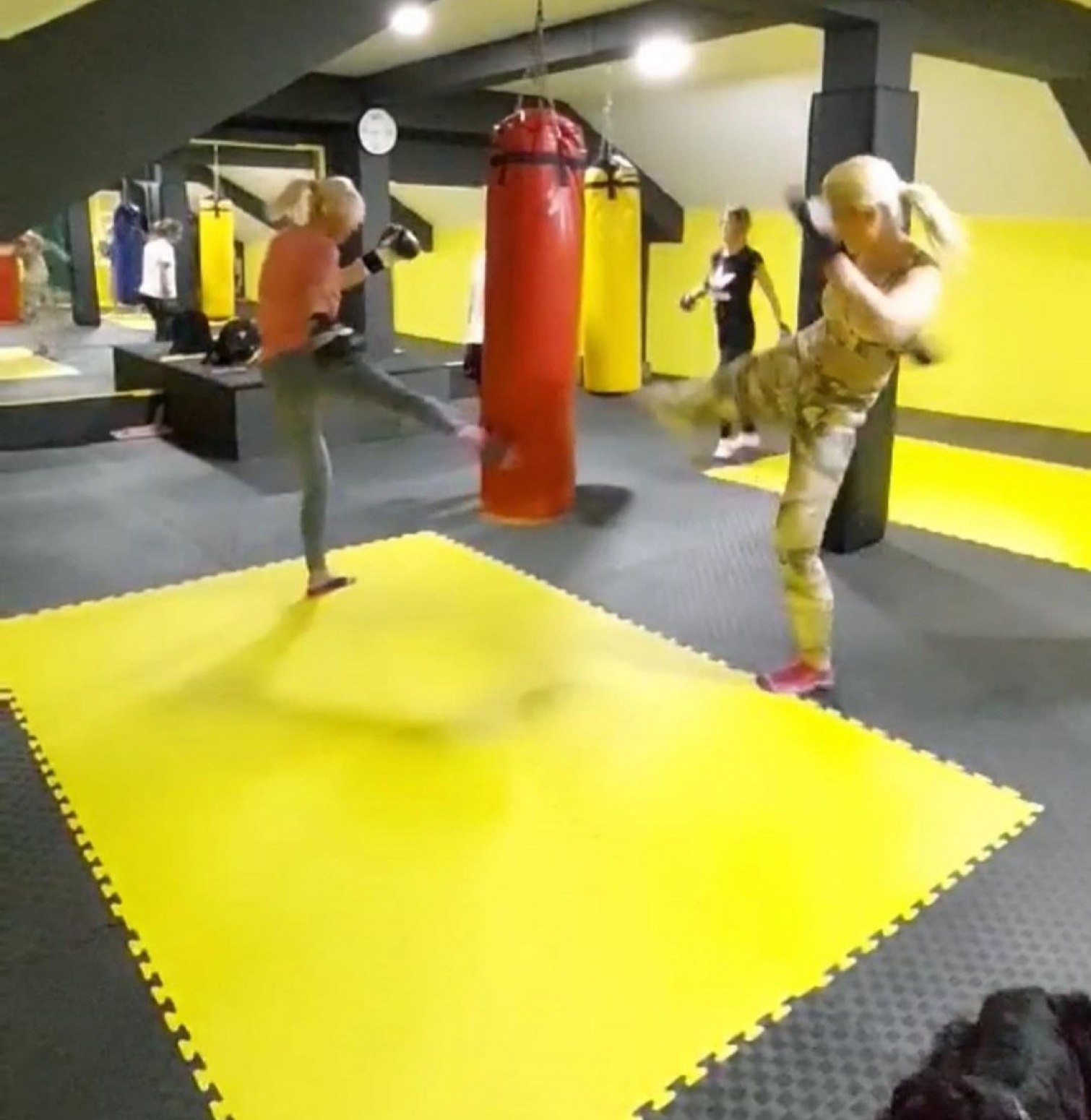 NISTE JE VIDELI U OVAKVOM IZDANJU Prelepa srpska poslanica opasno udara! (FOTO)