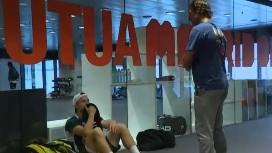 DA LI JE KIŠA PALA U PRAVI ČAS? Ovako se Kecmanović priprema za nastavak meča sa čovekom koji zna kako se pobeđuje Nadal