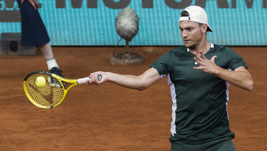 SRBIN PAO POSLE DRAME Kecmanović propustio dve meč lopte, pa završio učešće u Rimu