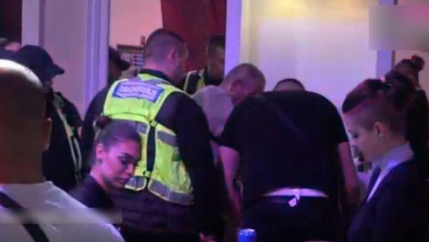 DALILA UDARALA FILIPA I GURALA MU PRSTE U OČI Kamera zabeležila stravične scene u Zadruzi, Car pretio da će je udaviti