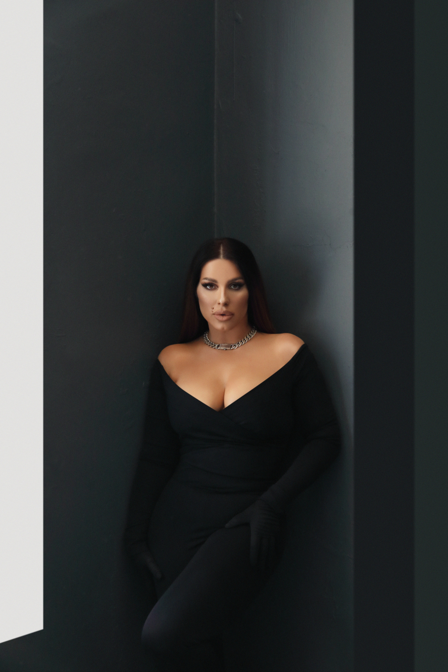 KOKOŠKE TRČE PO DVORIŠTVU Seka Aleksić ostvarila svoj san, pa pokazala kako uzgaja živinu (FOTO)