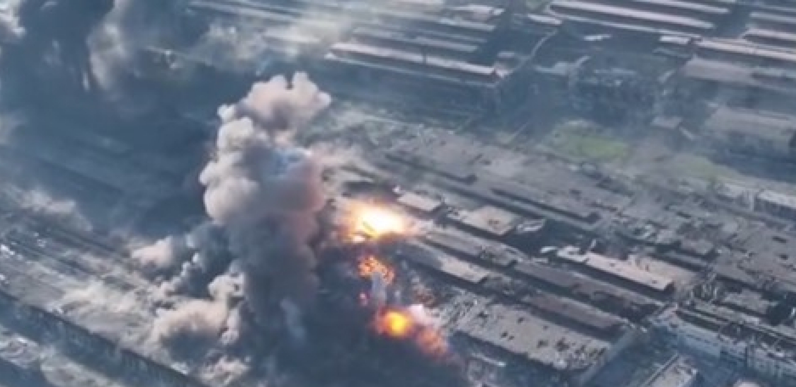 OPSADA AZOVSTALJA Brutalan ruski napad fosfornim bombama na poslednje ukrajinsko utočište u Marijupolju (VIDEO)