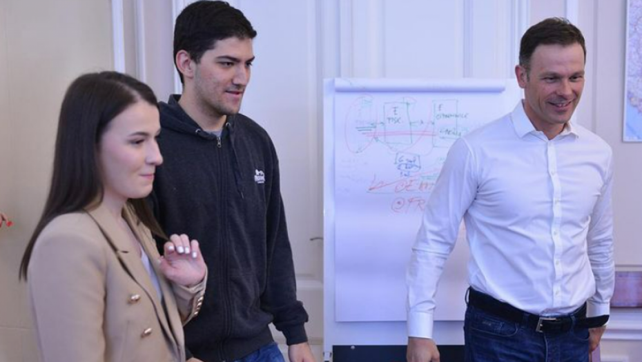 NAJBOLJI STUDENTI NA PLAĆENOJ PRAKSI Ministar finansija razgovarao sa Anastasijom i Jovanom: Zadivljen sam njihovim znanjem, energijom i posvećenošću