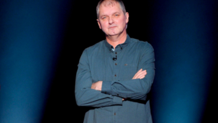 ON MENI NEDOSTAJE SVAKOG DANA Bolna ispovest Mandinog brata: Zapalim cigaretu na grobu i pričamo dugo!