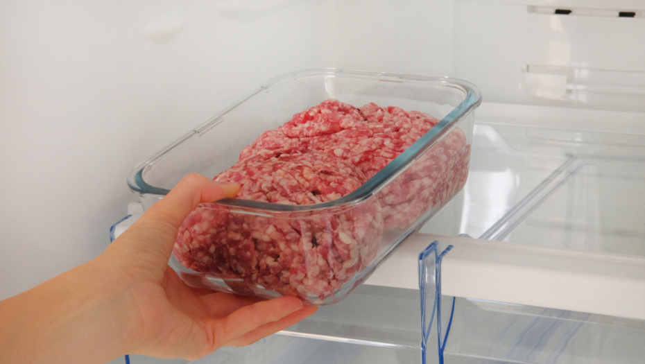 OVAJ TRIK KORISTE U RESTORANIMA Evo kako da odmrznete meso za samo 5 minuta
