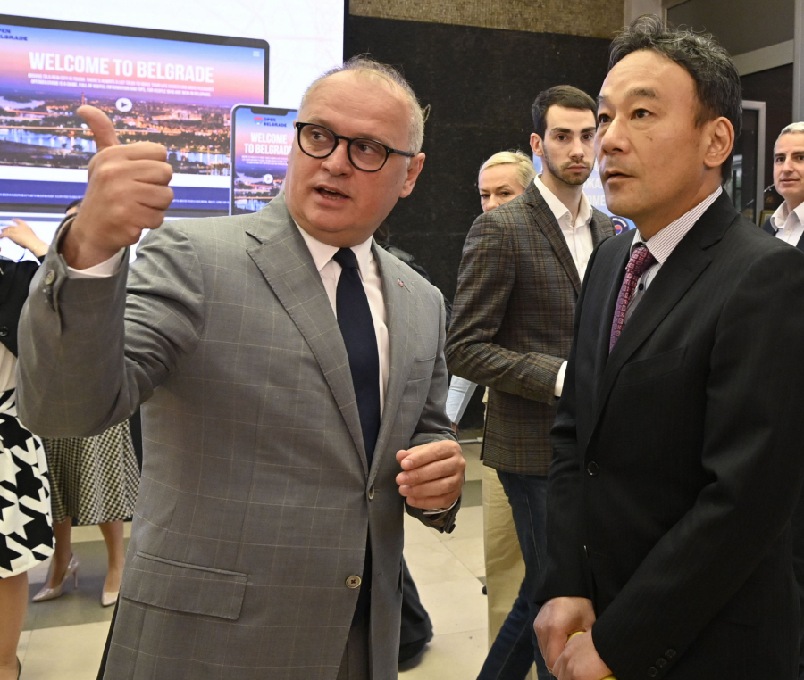 BEOGRAD PRUŽA PODRŠKU I POMOĆ Otvoren infocentar u Domu omladine za izbeglice iz Ukrajine (FOTO)