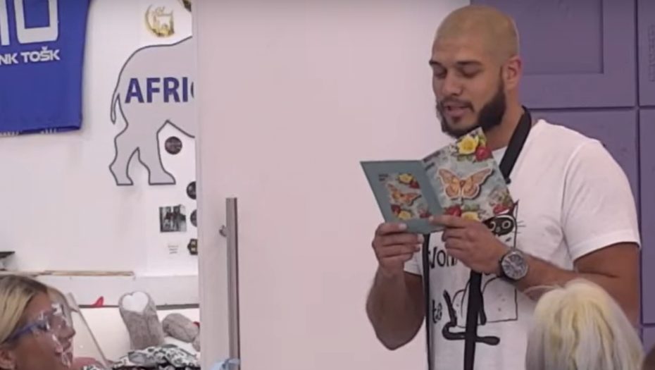 SA KNEDLOM U GRLU Dejan pročitao čestitku od Biljane, ovo mu je poručila, a pomenula je i ovu zadrugarku