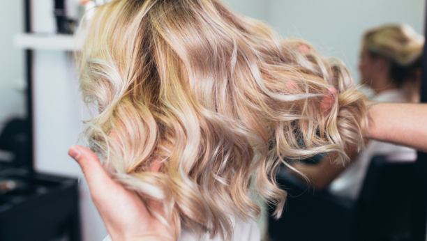 Savršeni za negu posle leta: Otkrijte benefite kreatin i botoks tretmana za kosu