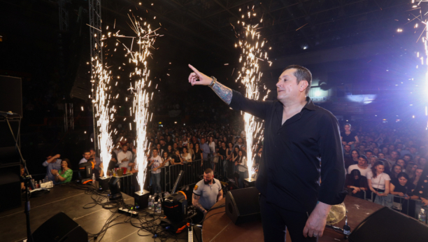 ZAHVALAN SAM NA LJUBAVI KOJU DOBIJAM Zakazan treći koncert Ace Pejovića za 19. jun