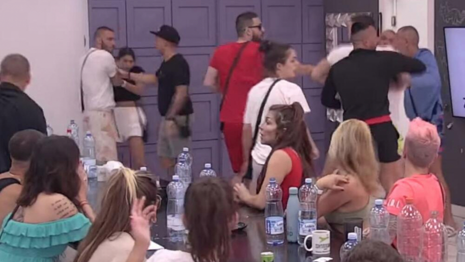 TUČA U ZADRUZI Mensur doživeo pomračenje kad su mu pomenuli devojku, pa skočio na Osmakčića, nezapamćeni haos