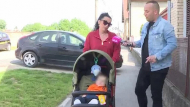 GOCA BOŽINOVKSA PROŠETALA UNUKA Ponosna baka se ne odvaja od unuka, a otkrila i kako joj je bilo na slavi u Titelu (FOTO)