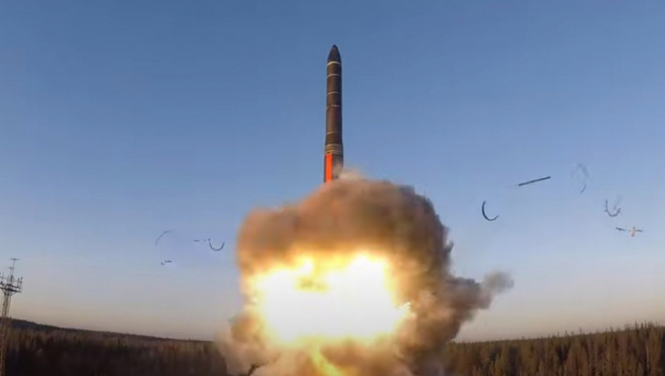 BRITANCI ZANEMELI: Rusi prikazali nuklearnu raketu od 50 tona koja za par minuta stiže do Londona! (FOTO/VIDEO)