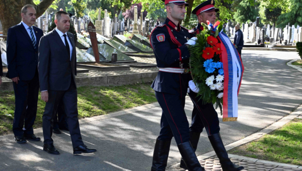 DAN POBEDE NAD FAŠIZMOM Šetnja "Besmrtnog puka" do Groblja oslobodilaca Beograda (FOTO)