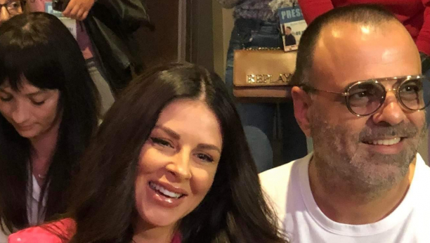 ANA SEVIĆ POTROŠILA 3.000 EVRA ZA DAN Pevačica otišla na plažu na kojoj je bio Novak Đoković, a ovaj luksuz je tražila