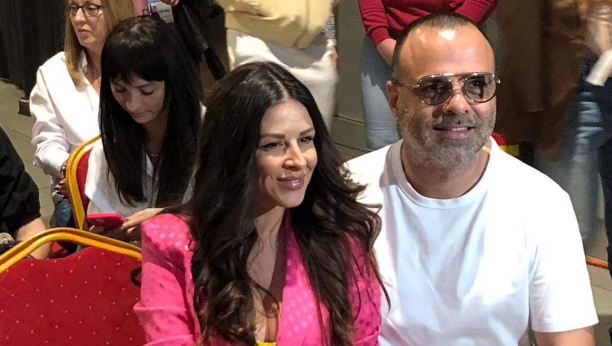 ANA SEVIĆ POTROŠILA 3.000 EVRA ZA DAN Pevačica otišla na plažu na kojoj je bio Novak Đoković, a ovaj luksuz je tražila