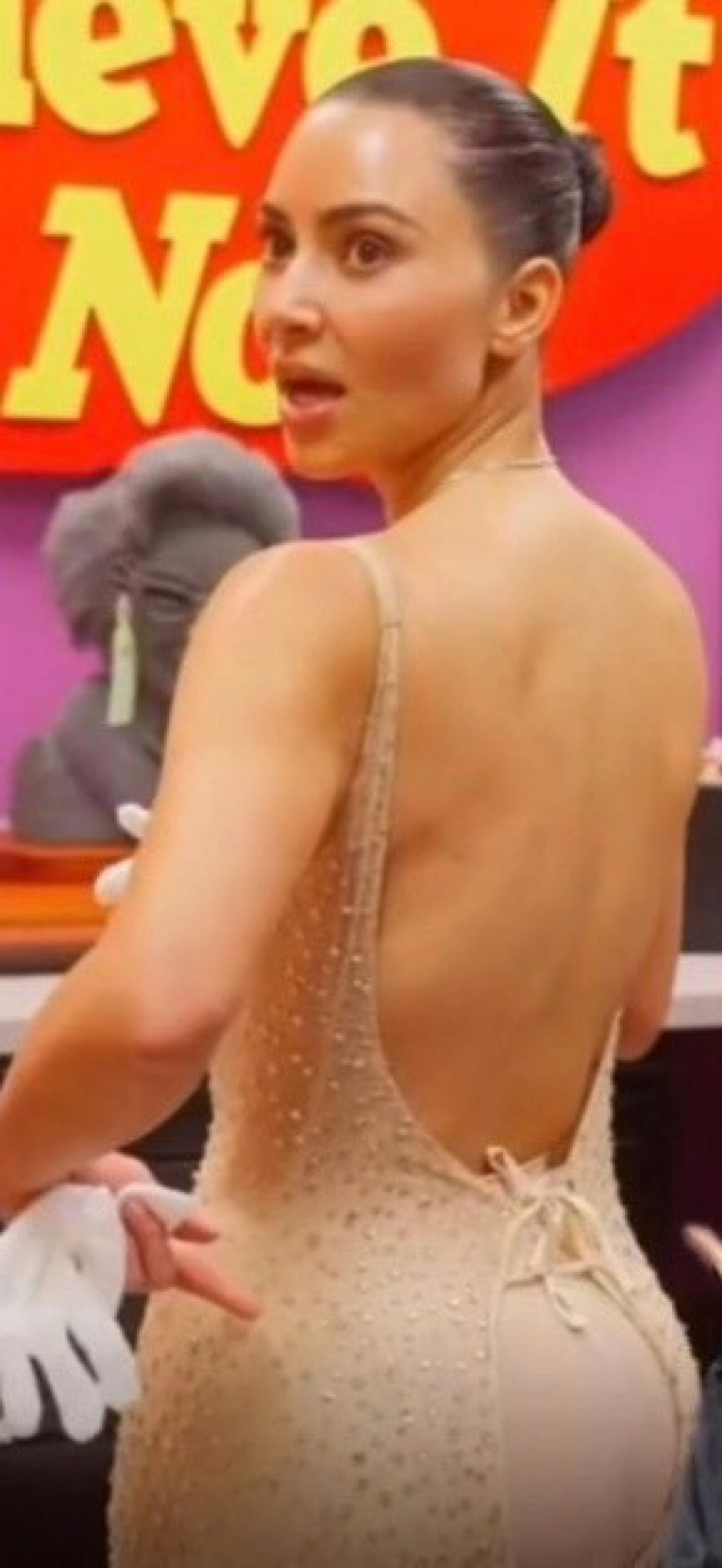 BUNDA O KOJOJ PRIČA CEO SVET Istina o haljini koju je nosila Kim Kardašijan na Met Gali